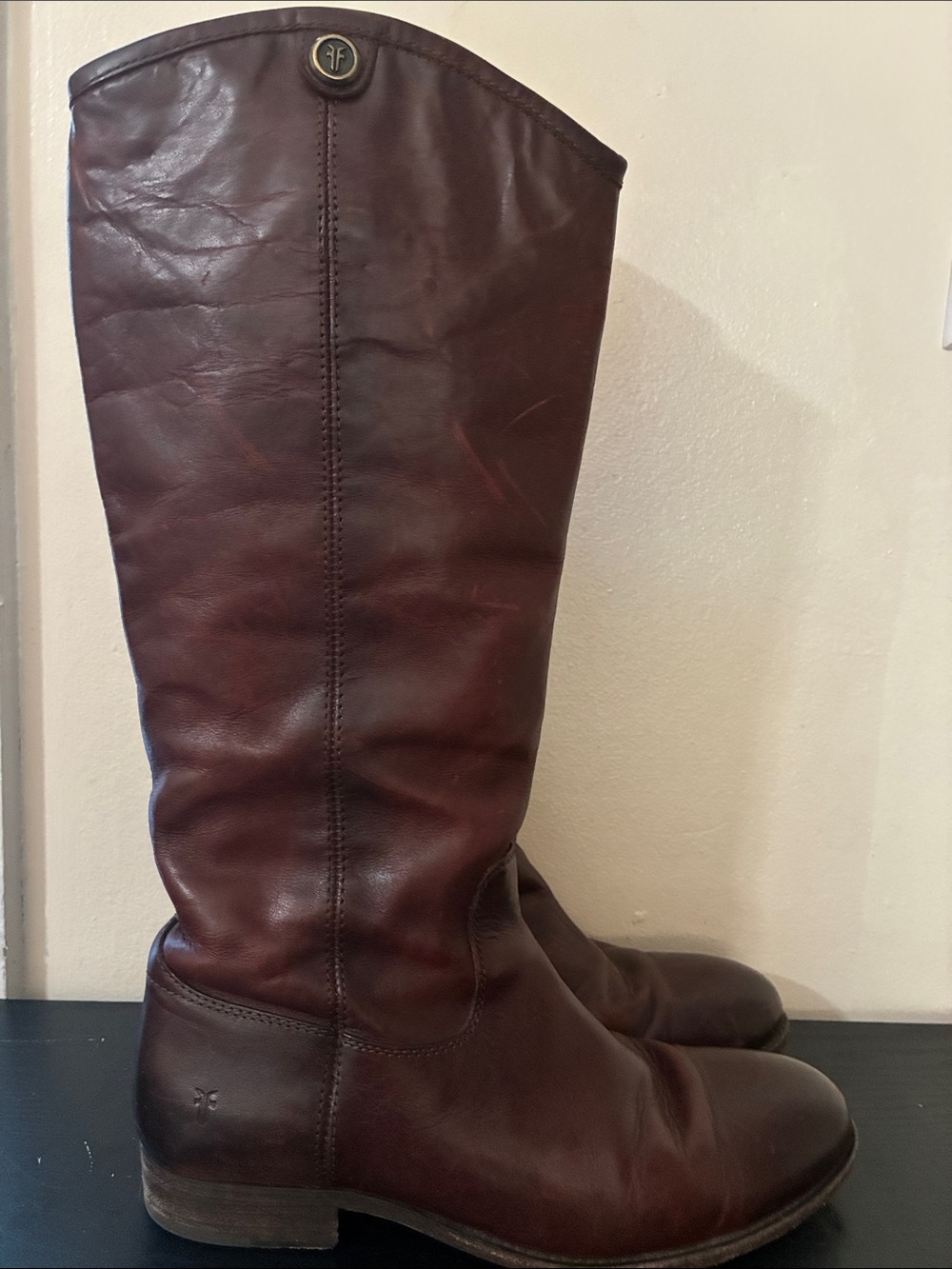 Frye Melissa Button leather riding boots featuring a signature size 9.5